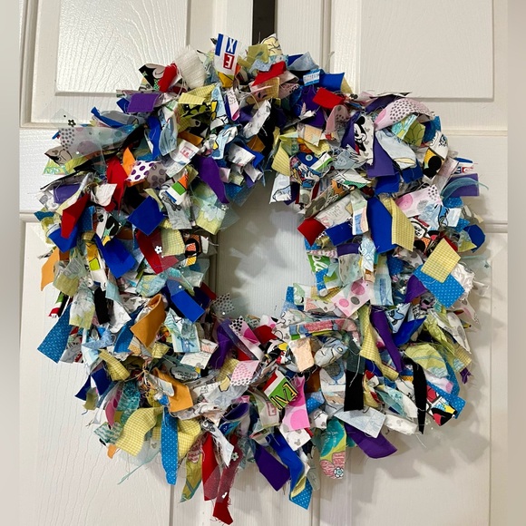 18” Handmade Disney Characters Rag Wreath - Disney Fabrics - Picture 7 of 7